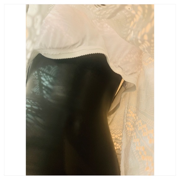 Halter Top White Blouse NWOT Medium  ⭐️ Host Pick ⭐️ - Picture 4 of 4